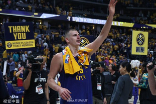 五粮液全球发售世界杯官方联名产品，打造中国白酒国际化“品效合一”新样本（五粮液世界杯官方联名全球发售，树立中国白酒出海“品效合一”新标杆）