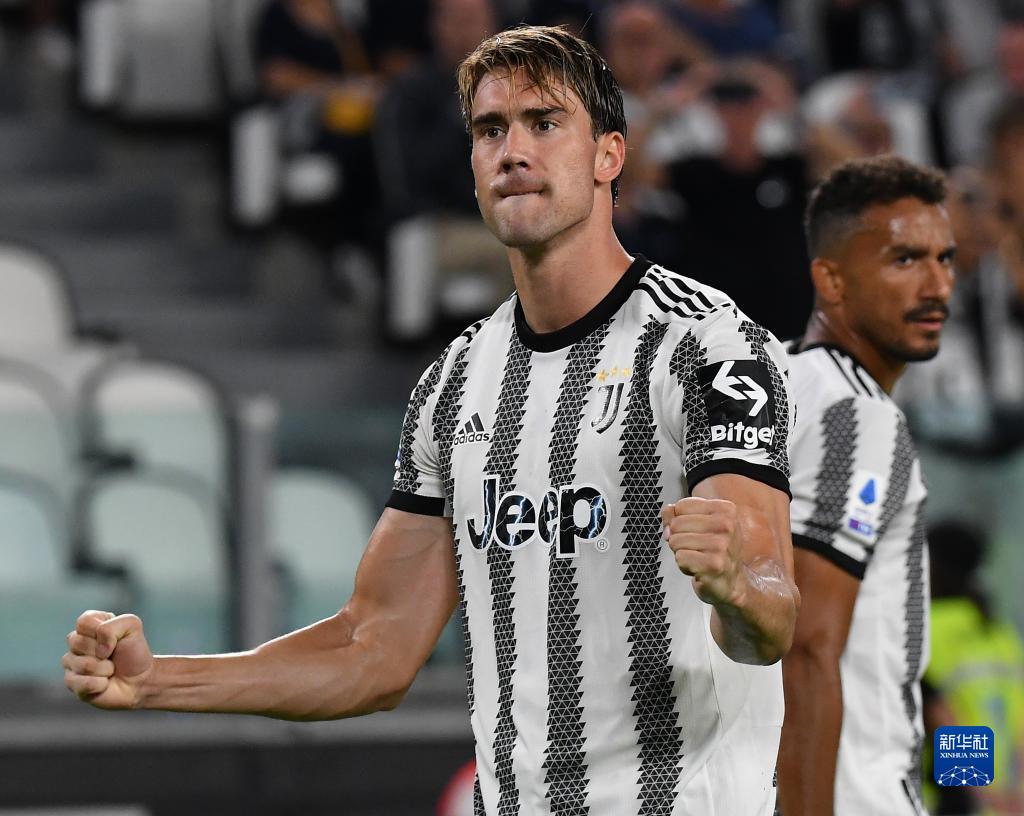 悲喜两重天！孙兴慜失点后表情极度痛苦，穆勒晋级后喜笑颜开（一喜一悲：孙兴慜点球失手痛苦难掩，穆勒晋级后喜形于色）