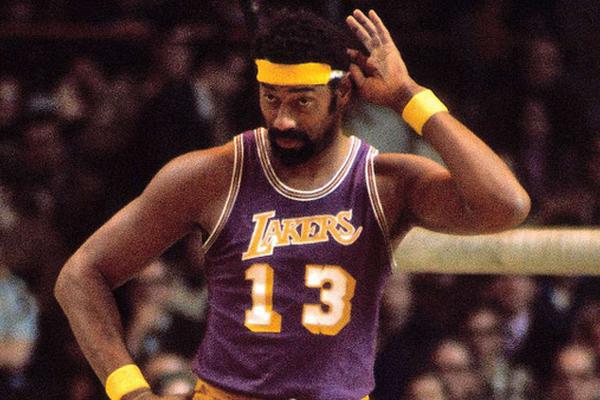 阿斯：多库在伯纳乌无法阻挡，皇马唯一的办法就是对其犯规（阿斯：伯纳乌拿多库没办法，皇马唯有犯规）