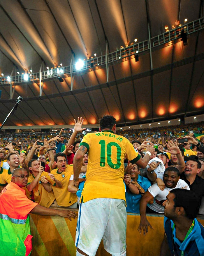 英超焦点战：利物浦主场迎战热刺,（英超重头戏：利物浦主场对阵热刺）