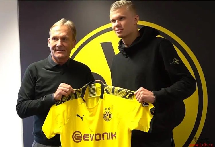 是否考虑冲击阿根廷的第四冠？迪马利亚：现在是新一代的时代（还会再冲击阿根廷第4冠吗？迪马利亚：时代已交棒给新一代）