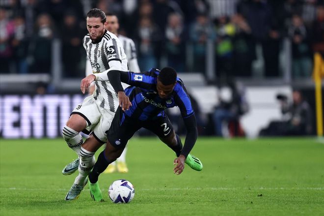 半场战报：萨索洛1-1比萨，马蒂奇建功，恩佐拉点射（半场快讯：萨索洛1-1比萨，马蒂奇破门，恩佐拉点射）