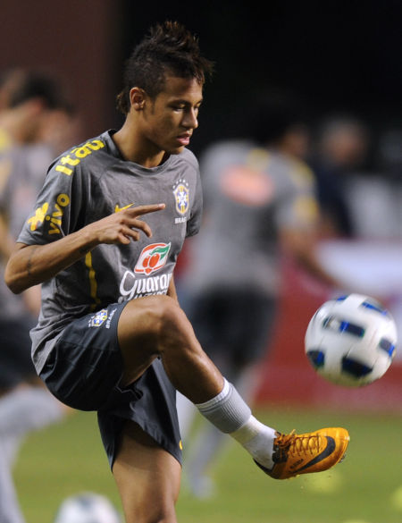 霍伊伦：我想进球，但我是团队型球员，球队获胜最重要（霍伊伦：想进球，但更看重团队，赢球最关键）