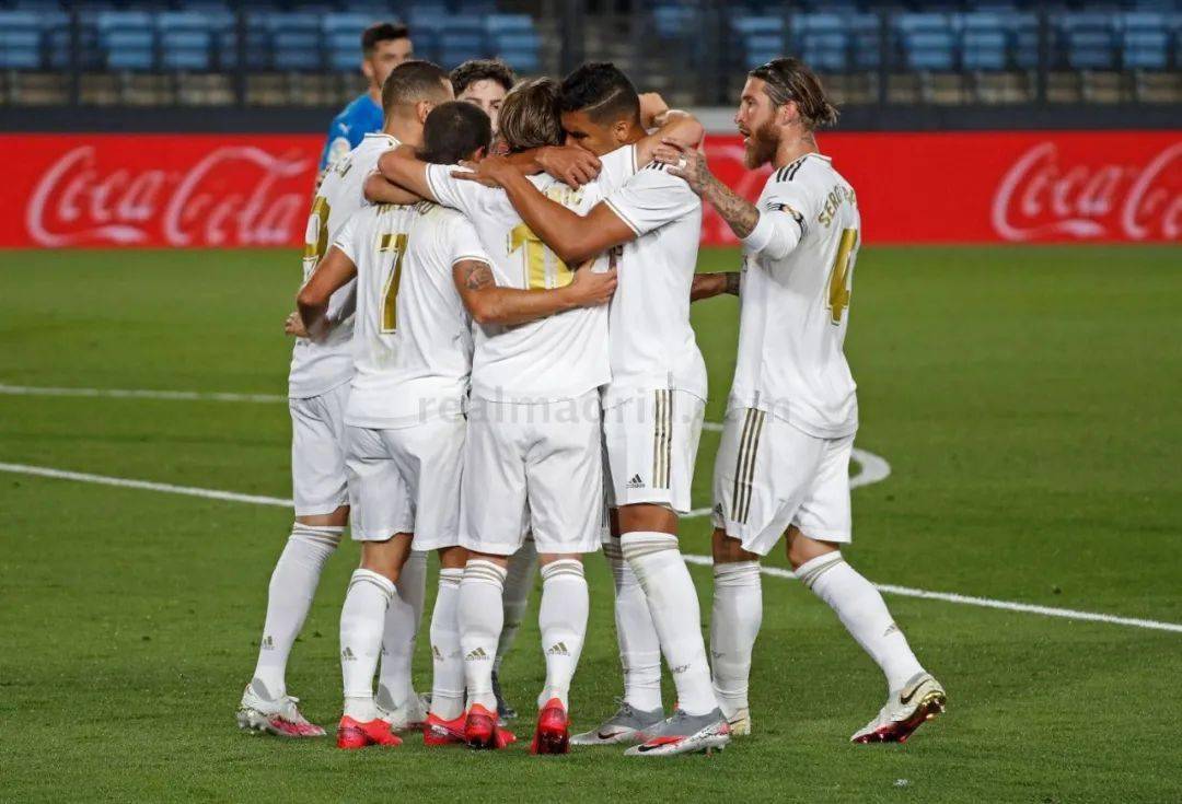 火星撞地球！枪手领跑英超&欧冠0丢球，拜仁新赛季17胜1平不败（世纪碰撞！枪手英超领跑欧冠零失球，拜仁新季17胜1平仍不败）