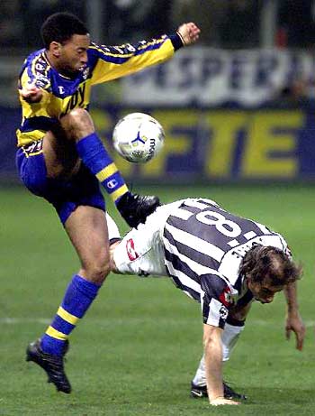 马卡：维尼修斯再遇克星巴列卡诺，客场作战还未取得进球（马卡报：维尼修斯再战宿敌巴列卡诺，客场进球仍为零）